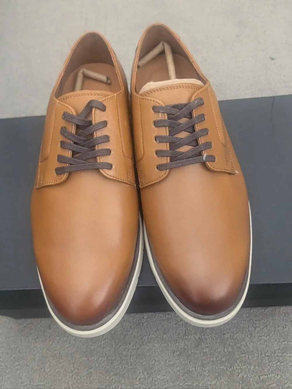 Men's Tan Leather Derby Shoes with Dark Contrast Laces